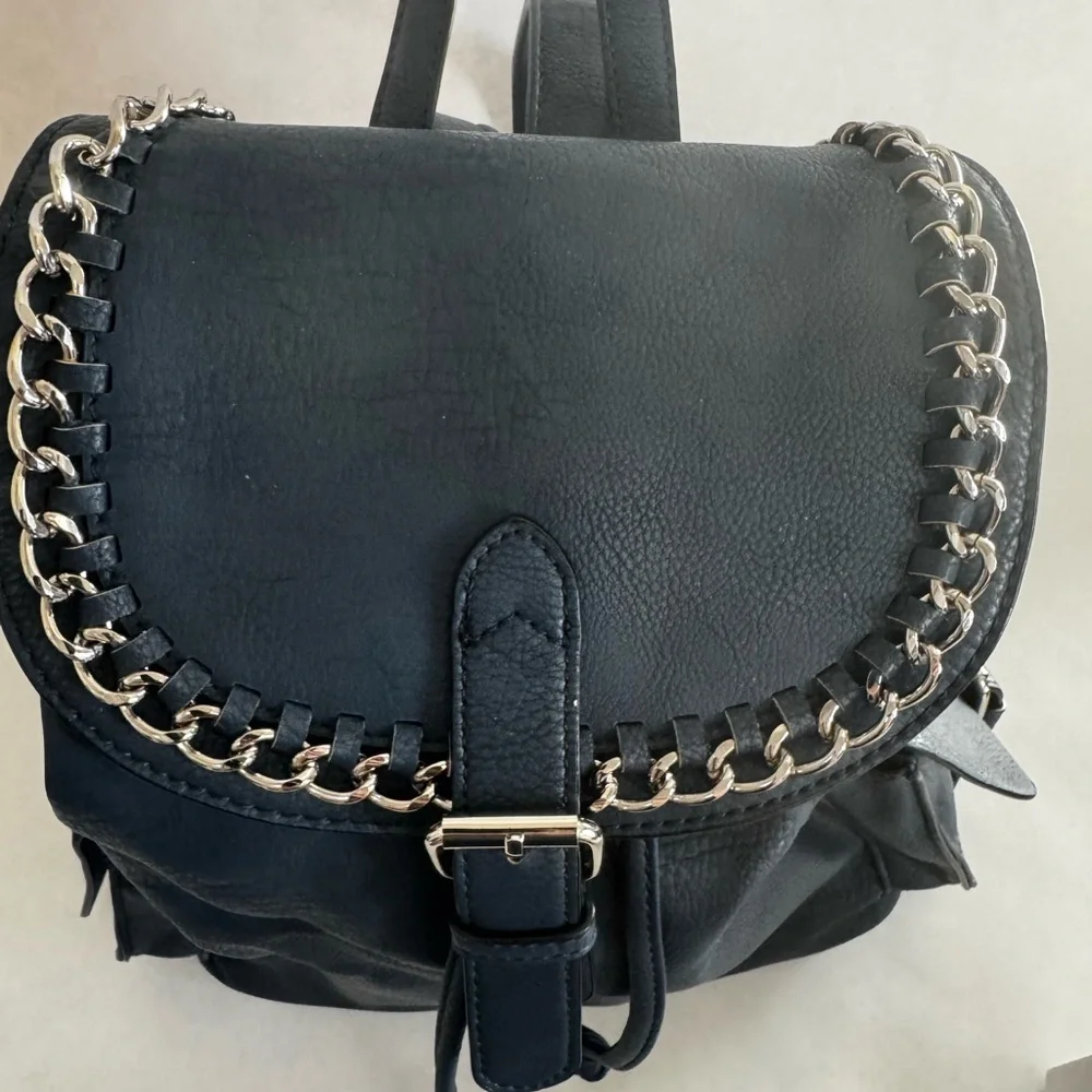 Black Rivet Navy Blue Chain-Trim Backpack